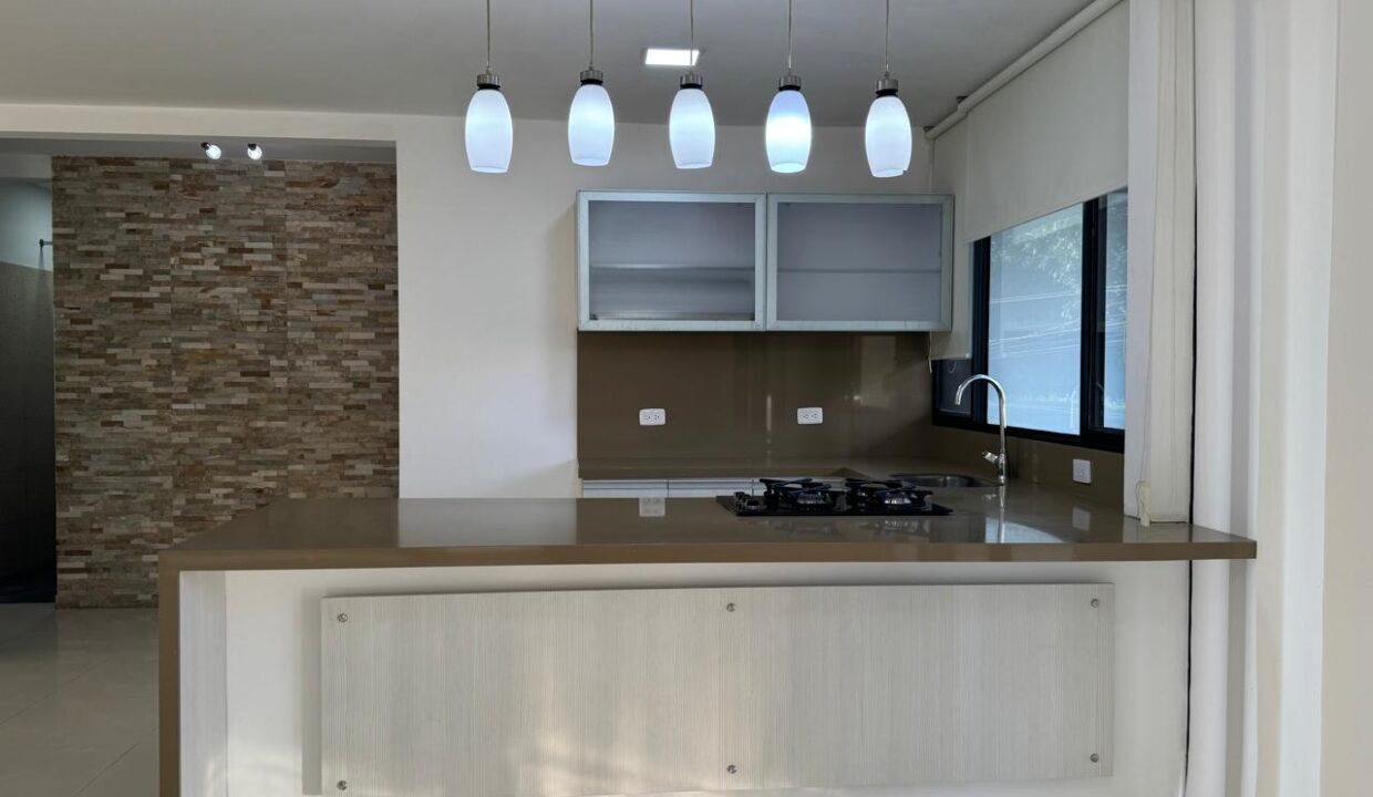 46b832a3-4aea-4951-acb5-ee9b51291a2e