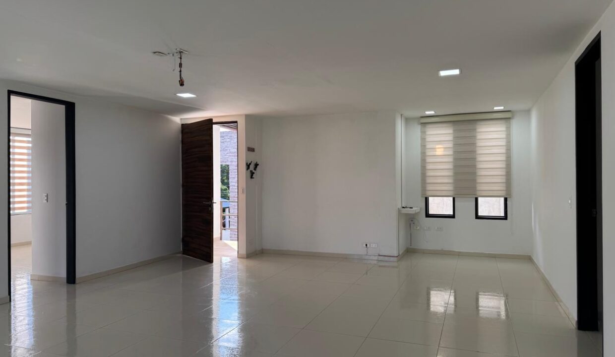 6f7f60f4-253f-4a01-8e9c-3e449d7a1bf6