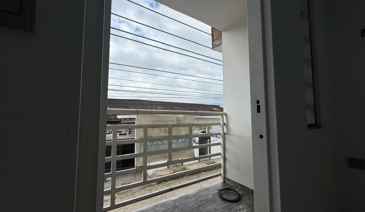 23893db3-b56e-439e-a454-48f3a4ec2476