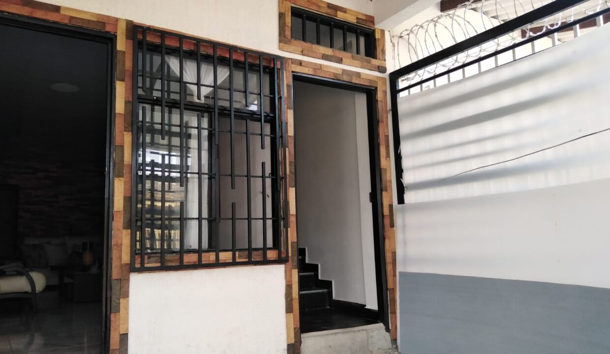 d278bc63-b399-448d-b680-32d44ecdd240