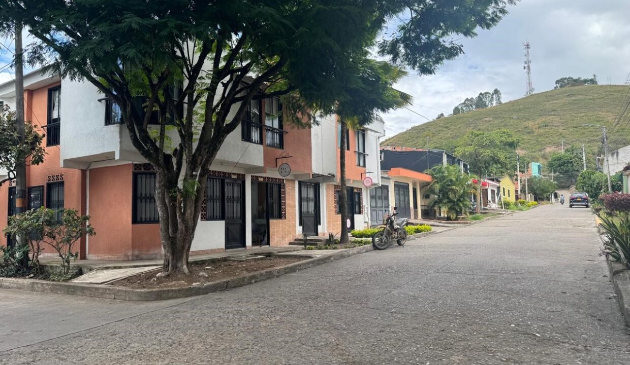 592e0f38-4113-4e01-8987-cfd5c6ce417e