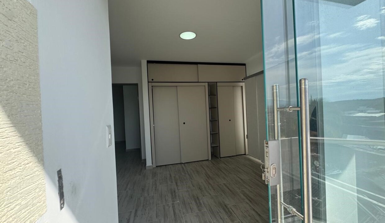 b9d67683-7c52-4e50-810b-84db2b845507