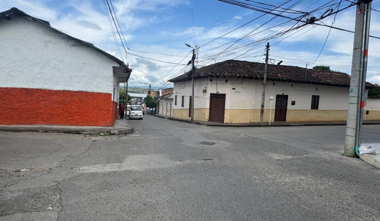 e3413659-c6c3-43a7-853f-858dd72c8282