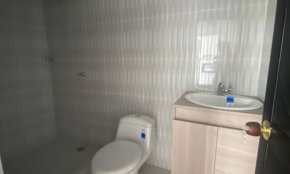 2053d8e9-ff54-4416-8b3e-2c104ec05291